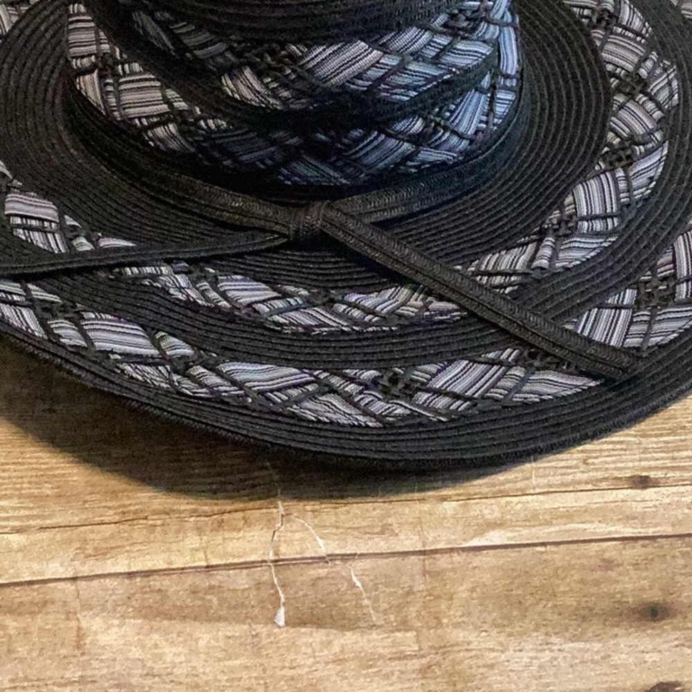 Elegant Black and white Women's Hat - Picture 3 of 8